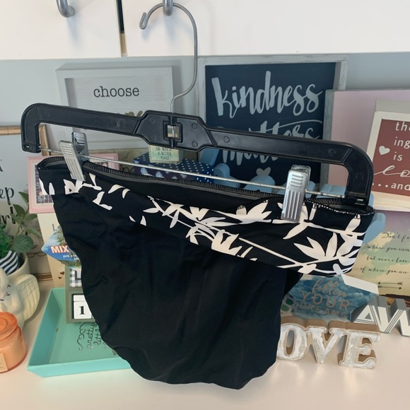 5 for $25-NWT St Johns Bay black and white bottoms size 8 - Picture 2 of 16